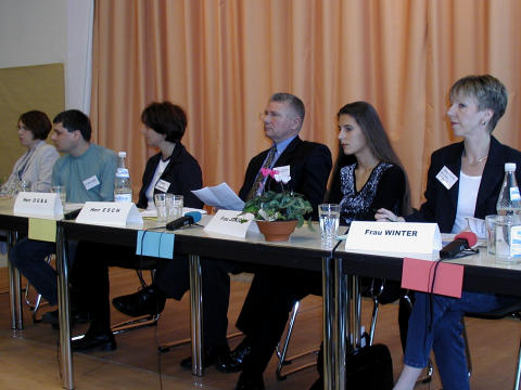 Vernetzungskonferenz: Flucht und Behinderung - podium.jpg