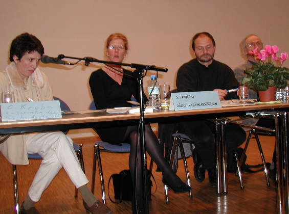 PRO ASYL bei Interkultureller Woche in Dresden  podium1.jpg